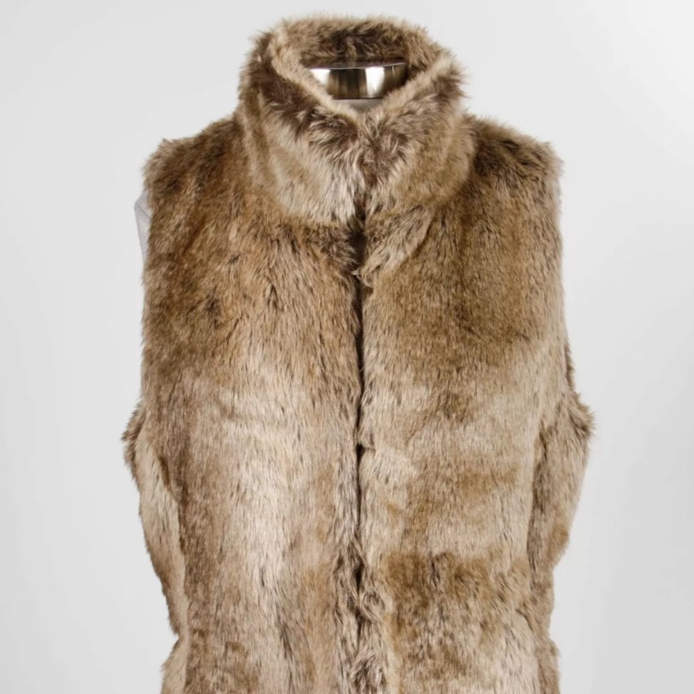 Banana Republic tan faux fur vest - large